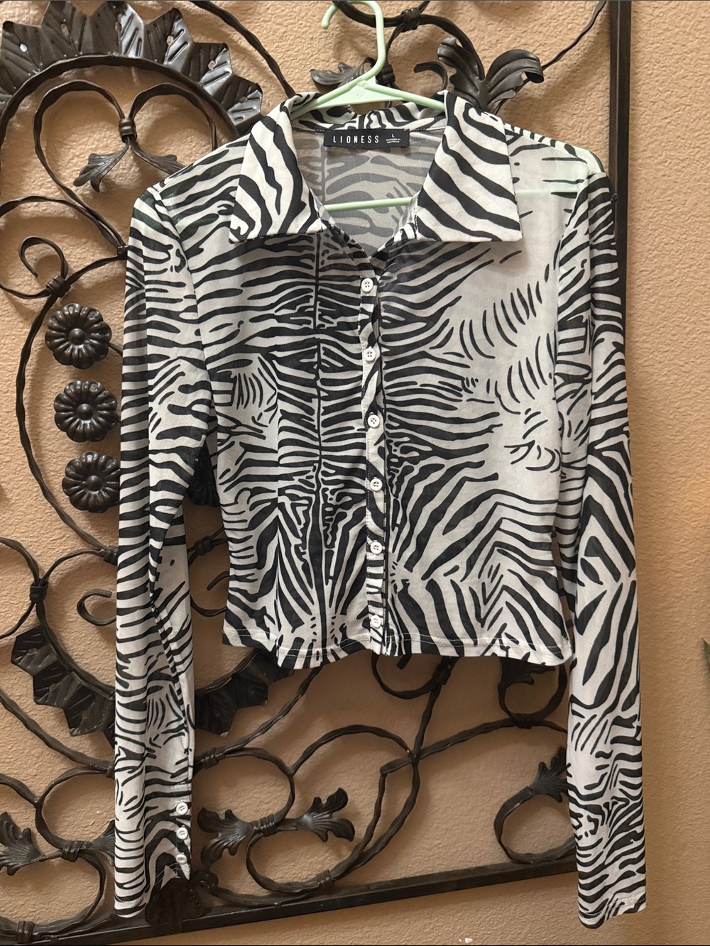 LIONESS Black & White Zebra Print Button-Down Crop Top Size L  New w/o tags